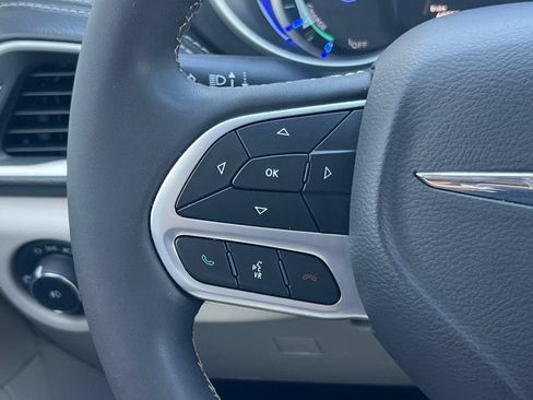 Used 2024 Chrysler Pacifica Limited FWD image 30