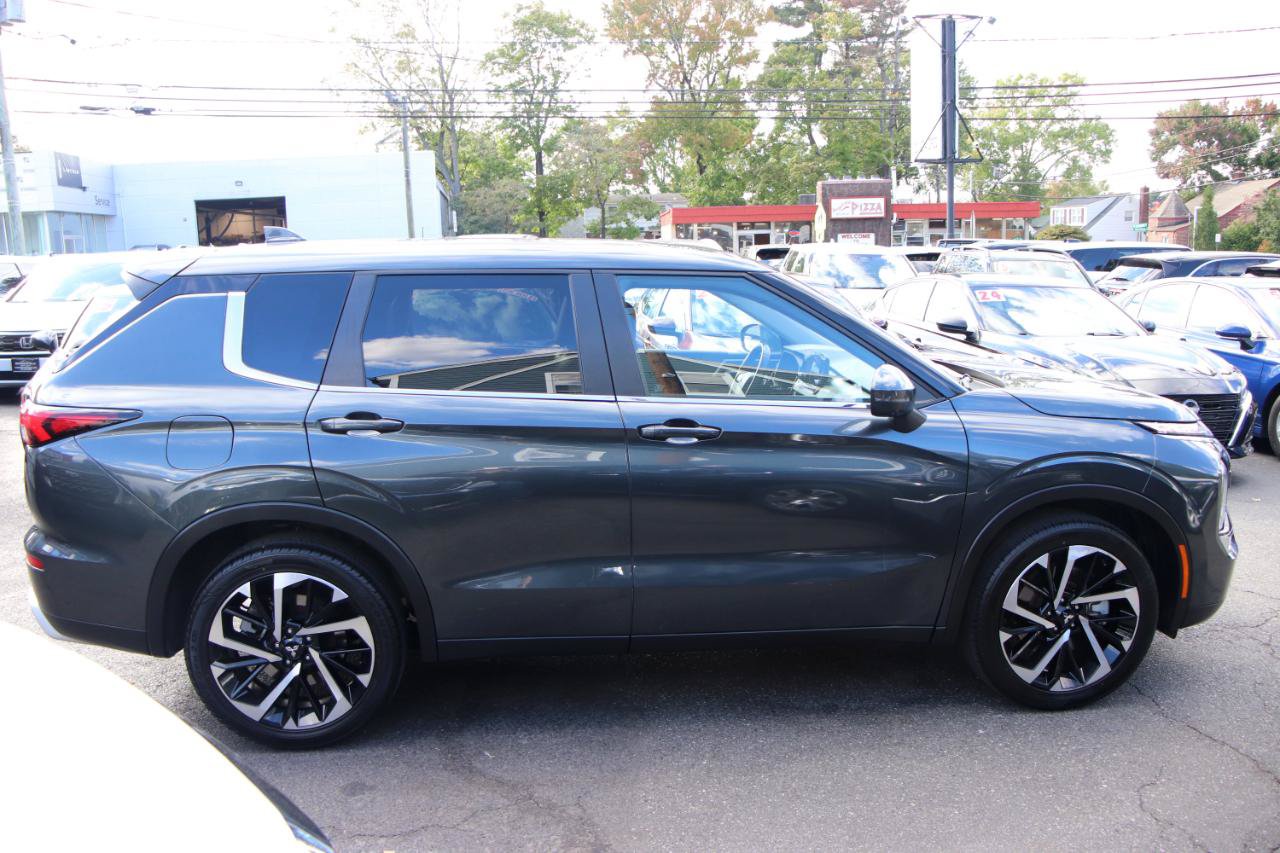 Used 2024 Mitsubishi Outlander AWD image 6