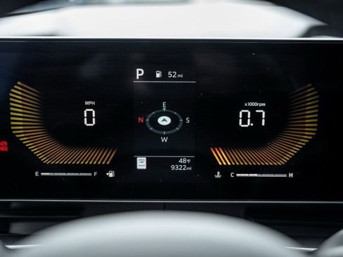 Used 2025 Kia Carnival image 14