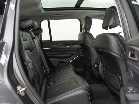 Used 2023 Jeep Grand Cherokee 4WD 4xe image 12