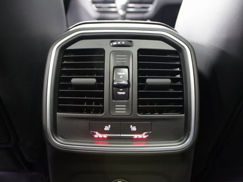 New 2026 Porsche Macan image 20