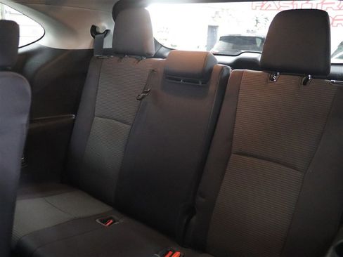 Used 2020 Toyota Highlander LE image 12