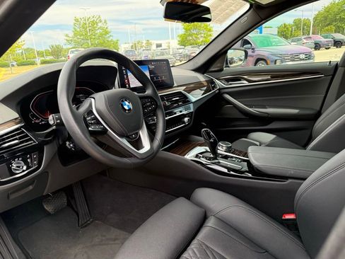 Certified 2023 BMW 530i xDrive w/ Premium Package AWD/4WD image 4