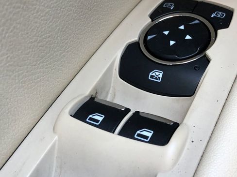 Used 2013 Lincoln MKZ image 18