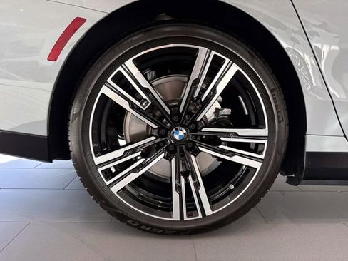 Used 2025 BMW i7 xDrive60 w/ Premium Package image 9