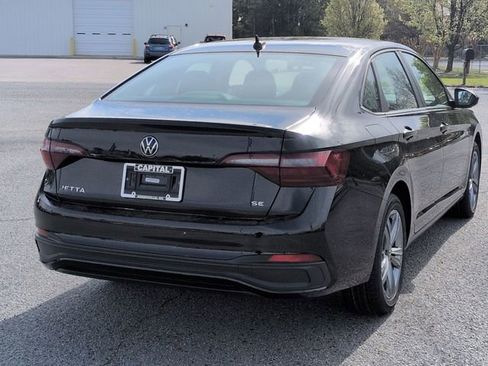 Used 2024 Volkswagen Jetta SE image 3