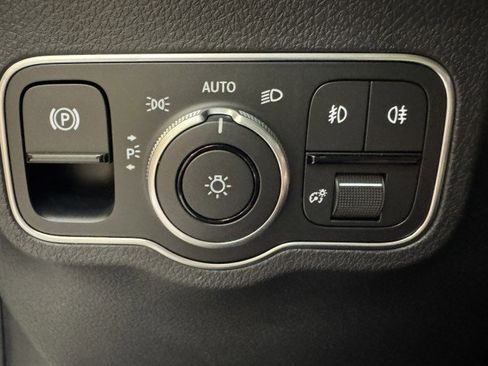 Used 2026 Mercedes-Benz GLB 250 image 17