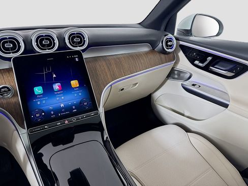 Certified 2025 Mercedes-Benz GLC 300 4MATIC image 25
