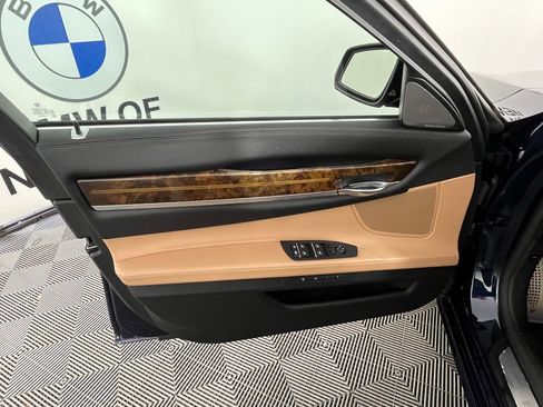 Used 2015 BMW 750Li xDrive image 25