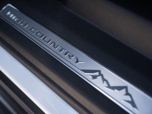 New 2026 Chevrolet Suburban High Country image 40