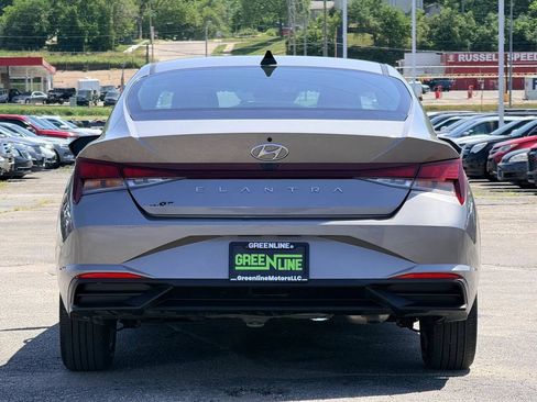 Used 2023 Hyundai Elantra SEL w/ Cargo Package FWD image 4