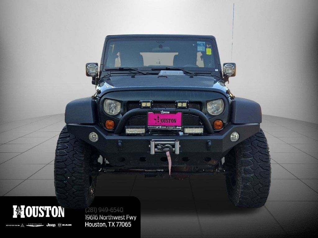 Used 2012 Jeep Wrangler Unlimited Rubicon w/ Max Tow Pkg AWD/4WD image 10