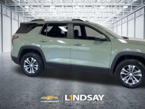 Used 2025 Chevrolet Equinox LT w/ Convenience Package II AWD/4WD image 3