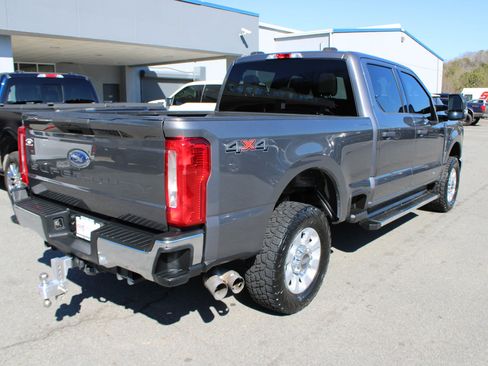 Used 2023 Ford F250 XLT image 3
