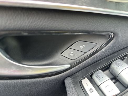 Used 2018 Mercedes-Benz GLC 300 4MATIC image 17