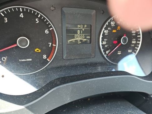 Used 2012 Volkswagen Jetta SE image 2