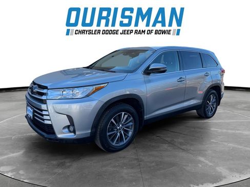 Used 2019 Toyota Highlander XLE image 2