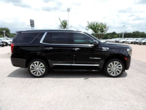 Used 2021 GMC Yukon SLT w/ SLT Luxury Plus Package RWD image 4