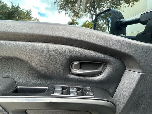 Used 2016 Nissan Titan S image 16