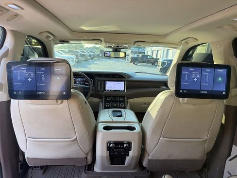 Used 2021 GMC Yukon XL Denali image 9