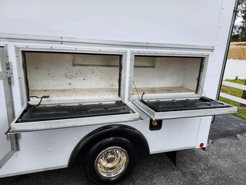 Used 2018 Ford E-350 and Econoline 350 Super Duty w/ Power Windows & Locks Group image 28