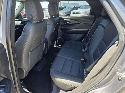 Used 2021 Chevrolet TrailBlazer RS w/ Technology Package FWD image 11