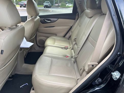 Used 2015 Nissan Rogue SV w/ SV Premium Package FWD image 18