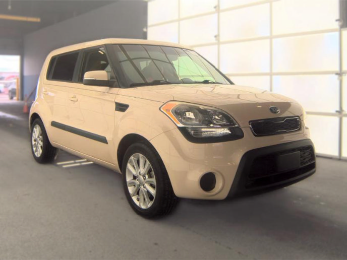 Used 2013 Kia Soul + w/ Audio Pkg FWD image 3