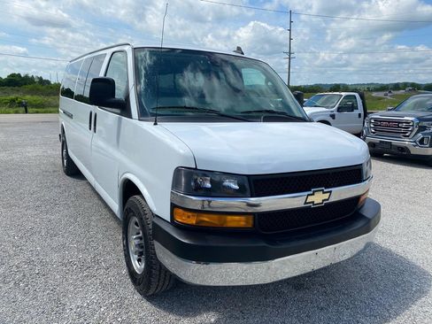 Used 2020 Chevrolet Express 3500 LT w/ LT Preferred Equipment Group RWD image 3