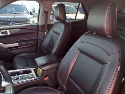 Used 2024 Ford Explorer XLT w/ Equipment Group 202A image 13