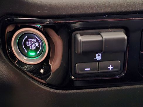 Used 2023 Chevrolet Silverado 1500 LT w/ Safety Package AWD/4WD image 18