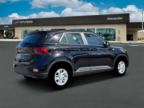 New 2026 Hyundai Venue SE image 8