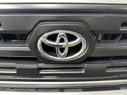 Used 2017 Toyota Tacoma 2WD Double Cab image 9