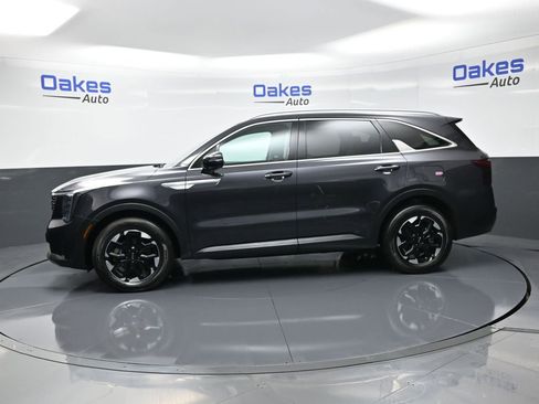 Used 2025 Kia Sorento S w/ Panoramic Sunroof Package FWD image 5