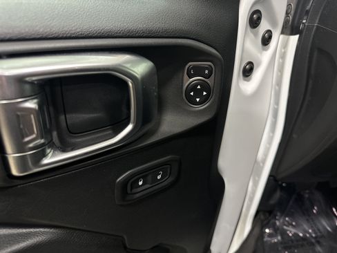 Used 2020 Jeep Wrangler Sport AWD/4WD image 15