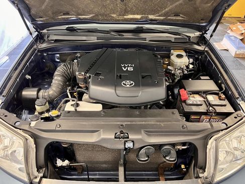 Used 2004 Toyota 4Runner SR5 AWD/4WD image 23
