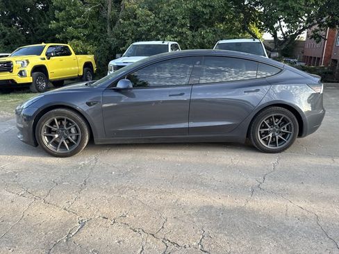 Used 2022 Tesla Model 3 Long Range AWD/4WD image 3