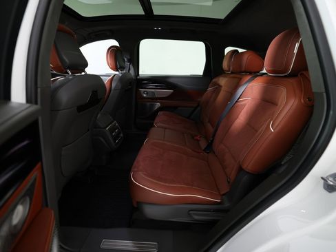 Used 2024 Lincoln Nautilus Black Label image 15