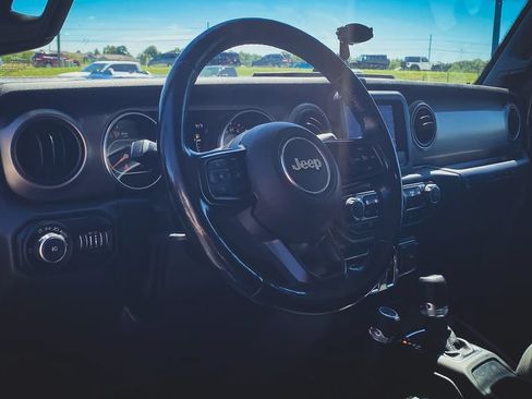 Used 2019 Jeep Wrangler Unlimited Sport S AWD/4WD image 2