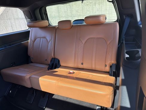 Used 2023 Ford Expedition Platinum AWD/4WD image 25