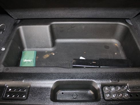 Used 2018 Jeep Wrangler Unlimited Sport S image 18