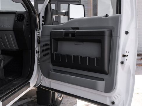 Used 2015 Ford F550 4x4 Regular Cab Super Duty image 25