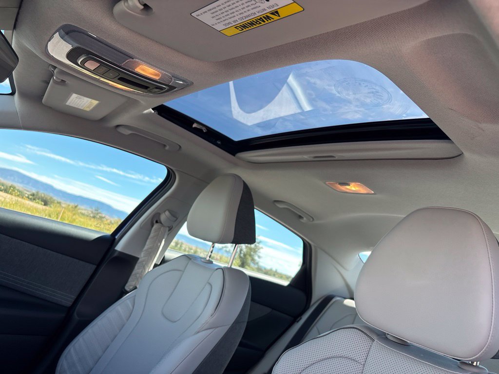 Certified 2025 Hyundai Elantra Limited FWD image 33