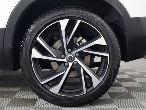Used 2019 Volvo XC40 T5 R-Design image 16
