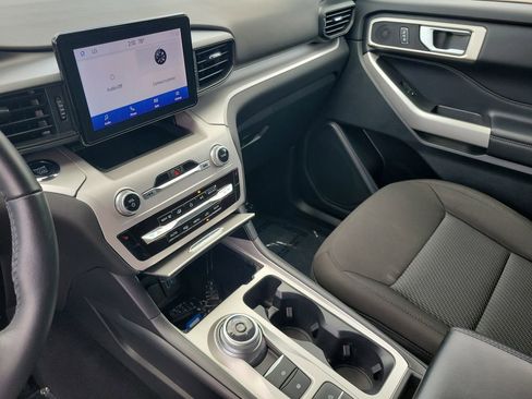 Used 2023 Ford Explorer XLT image 30