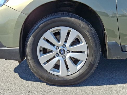 Used 2019 Subaru Outback 2.5i Premium image 9