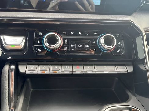Used 2024 GMC Sierra 2500 AT4 w/ AT4 Premium Plus Package AWD/4WD image 18