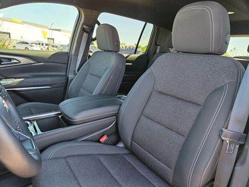 Used 2025 Chevrolet Traverse LT w/ Driver Confidence Package image 14