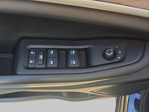 Used 2023 Jeep Grand Cherokee L Limited AWD/4WD image 32