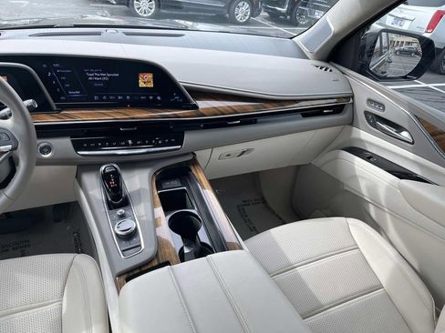 Used 2024 Cadillac Escalade Sport Platinum w/ LPO, ONYX Package image 15